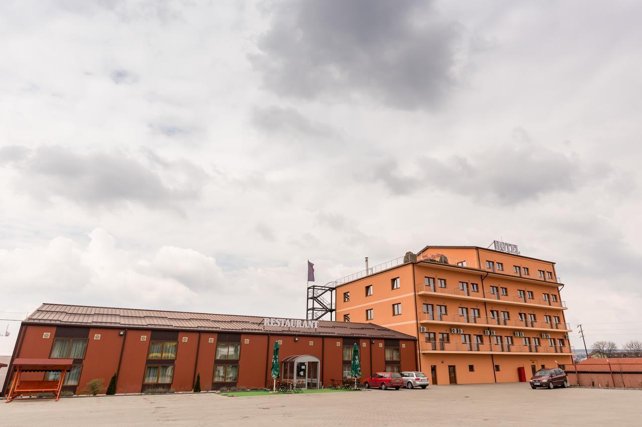 Hotel Monte Carlo Reghin Exteriér fotografie